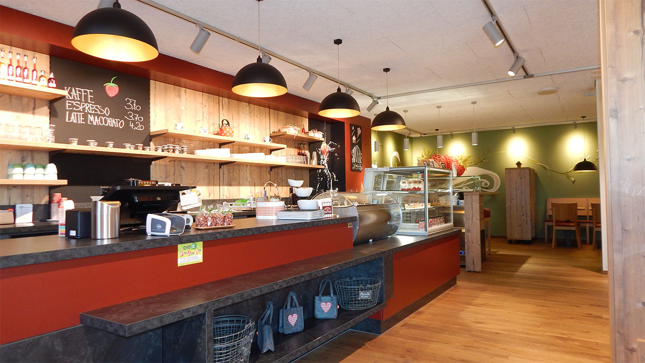 Moderner Hofladen mit Cafe / Gastronomie-Bereich